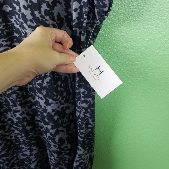 Halston Studio Black/Gray Animal Print Abstract Short Sleeve Stretchy Tshirt XL - Picture 8 of 10